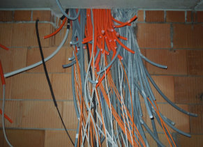 Inštalacije električnih napeljav in naprav, montaže strelovodnih napeljav in naprav, inštalacije šibkega toka, montaže avtomatskih dvoriščnih vrat in avtomatskih zapornic, inštalacije alarmnih naprav in video nadzorov, inštalacije računalniških mrež.