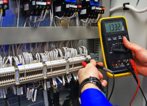 Inštalacije električnih napeljav in naprav, montaže strelovodnih napeljav in naprav, inštalacije šibkega toka, montaže avtomatskih dvoriščnih vrat in avtomatskih zapornic, inštalacije alarmnih naprav in video nadzorov, inštalacije računalniških mrež.