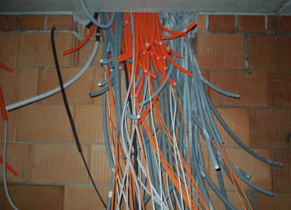 Inštalacije električnih napeljav in naprav, montaže strelovodnih napeljav in naprav, inštalacije šibkega toka, montaže avtomatskih dvoriščnih vrat in avtomatskih zapornic, inštalacije alarmnih naprav in video nadzorov, inštalacije računalniških mrež.