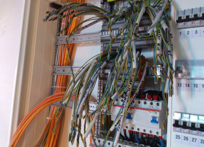 Inštalacije električnih napeljav in naprav, montaže strelovodnih napeljav in naprav, inštalacije šibkega toka, montaže avtomatskih dvoriščnih vrat in avtomatskih zapornic, inštalacije alarmnih naprav in video nadzorov, inštalacije računalniških mrež.